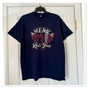 Men’s Gildan America Ride Free Logo Graphic Tee Shirt
